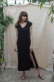 Sukienka maxi z rozcięciem czarna