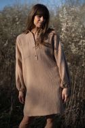 Sukienka szmizjerka muślinowa oversize latte